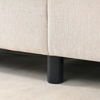 Divano a 3 posti Elegance con cuscini decorativi e pouf per soggiorno