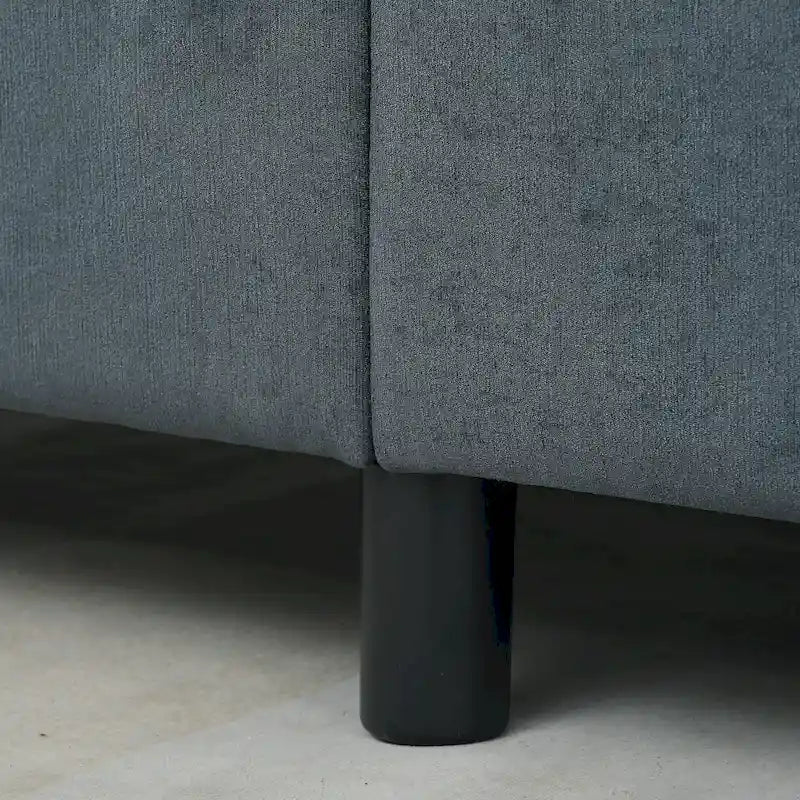 Divano a 3 posti Elegance con cuscini decorativi e pouf per soggiorno