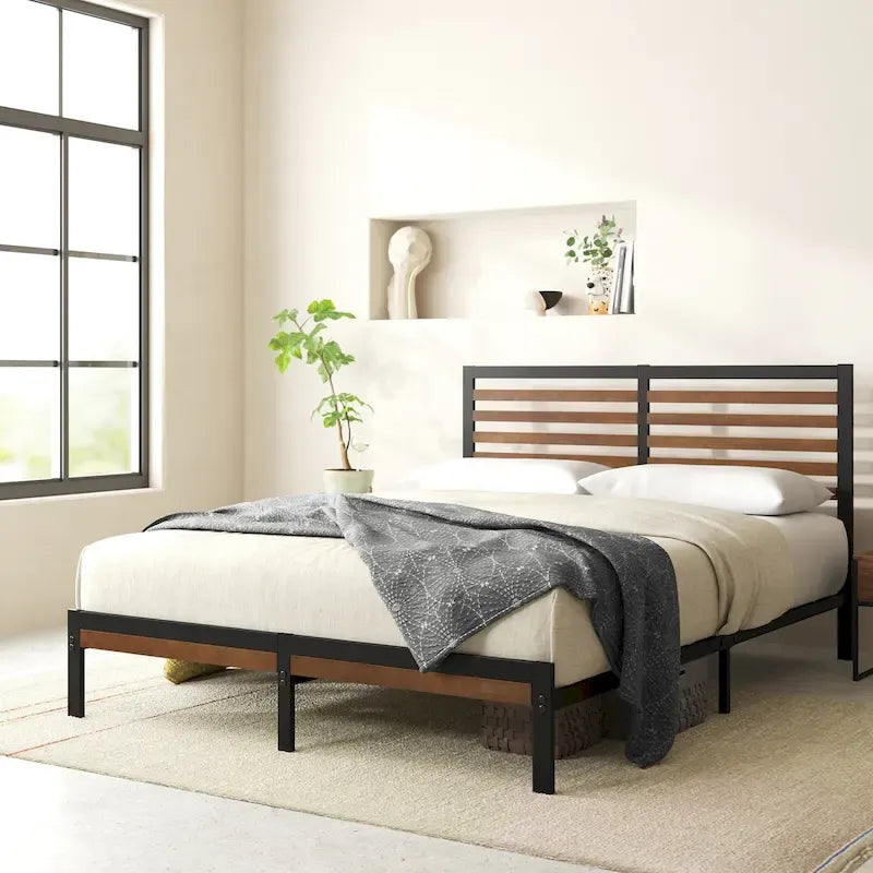Struttura letto a piattaforma in bambù marrone e metallo