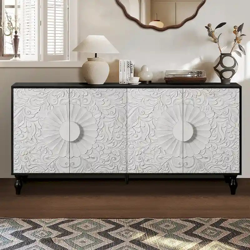Anta con design simmetrico intagliato e cornice color legno per tavolino porta TV