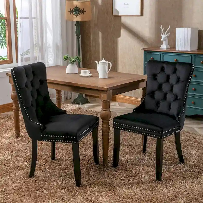 Sedie da pranzo imbottite in velluto con borchie e gambe in legno
