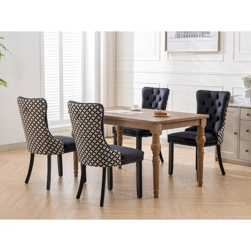 Sedie da pranzo imbottite in velluto con borchie e gambe in legno