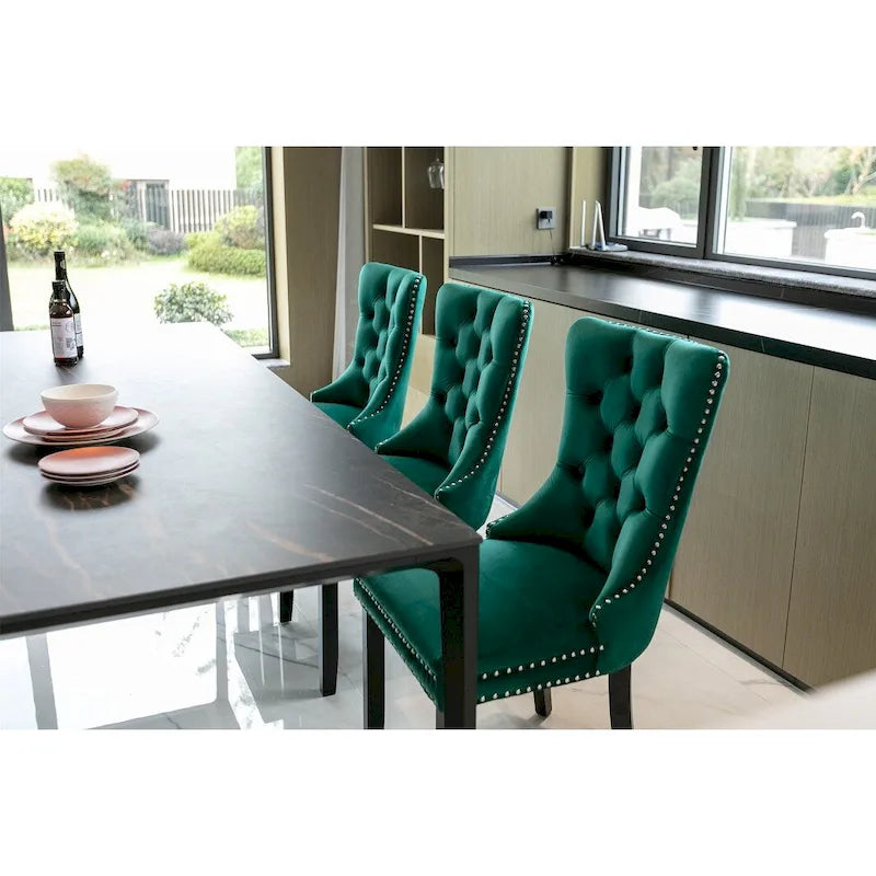 Sedie da pranzo imbottite in velluto con borchie e gambe in legno